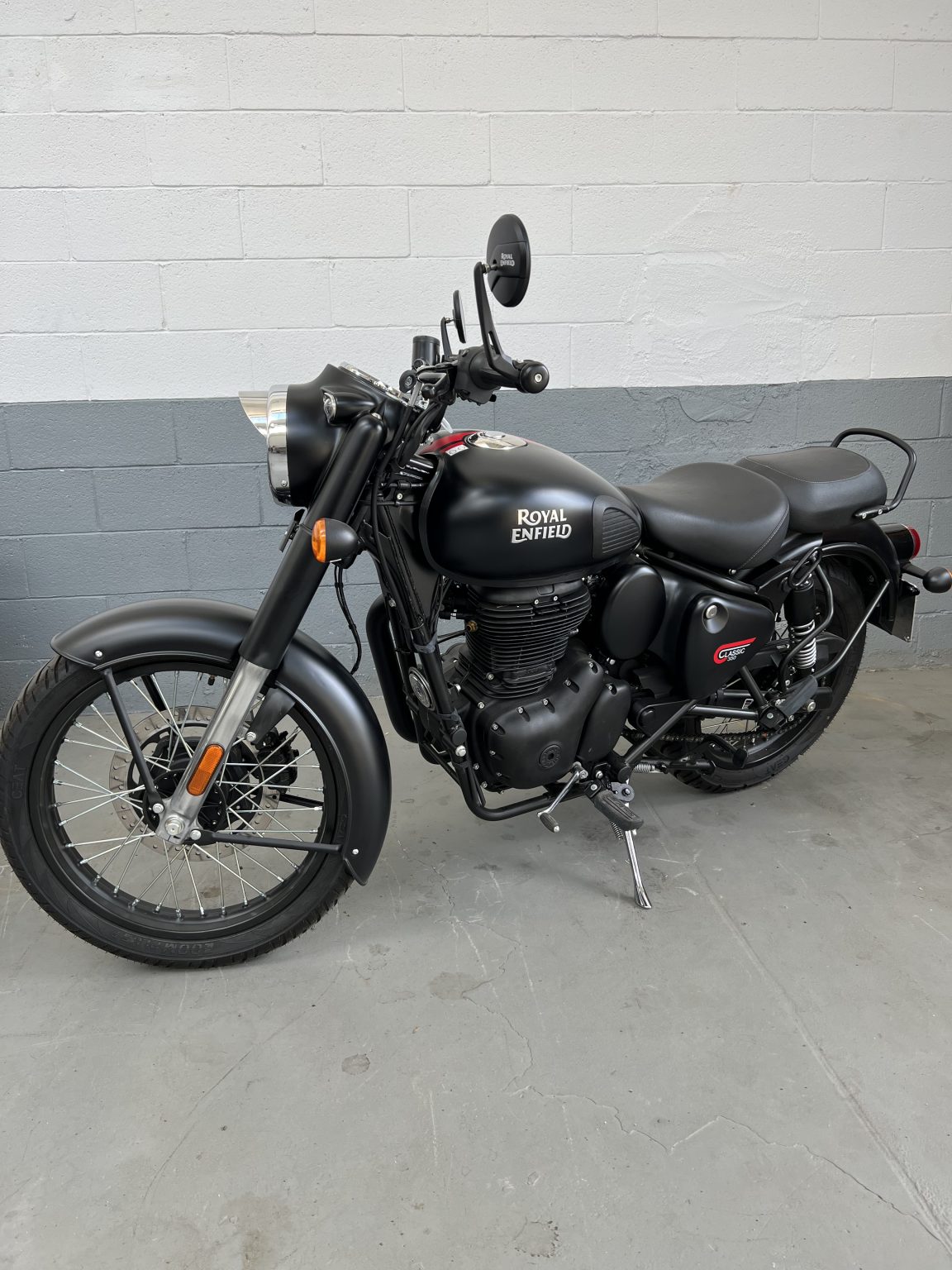 Royal Enfield Classic 350 Dark Stealth Black Royal Enfield Torino